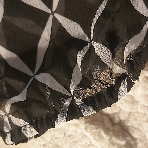 Woman's Whitehouse black market dress shirt - Picture 3 of 6
